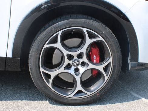 Used 2025 Alfa Romeo Tonale w/ Premium Package AWD/4WD image 38