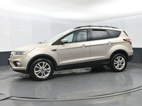 Used 2017 Ford Escape SE w/ Equipment Group 201A AWD/4WD image 5