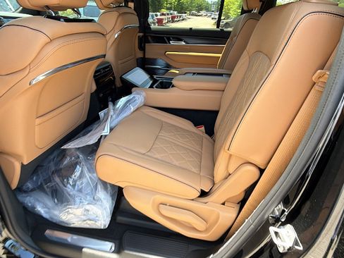 New 2026 Jeep Grand Wagoneer Summit AWD/4WD image 20