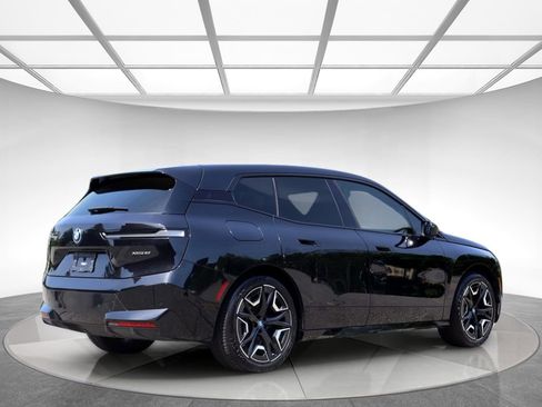 Used 2022 BMW iX xDrive50 w/ Premium Package AWD/4WD image 8