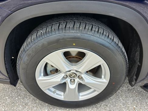 Used 2021 Toyota Highlander LE image 19