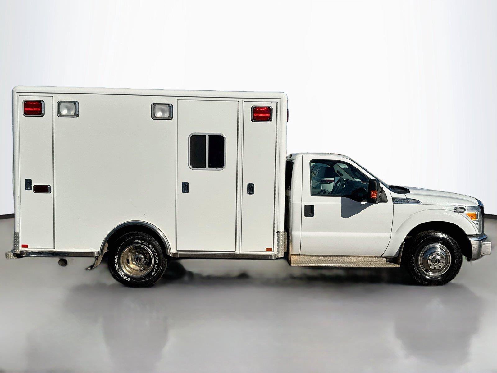 Used 2015 Ford F350 XLT RWD image 4