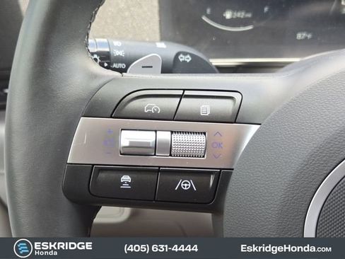 Used 2025 Hyundai Kona Limited FWD image 30
