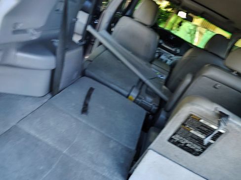 Used 2012 Toyota Highlander SE w/ Tow Pkg FWD image 25