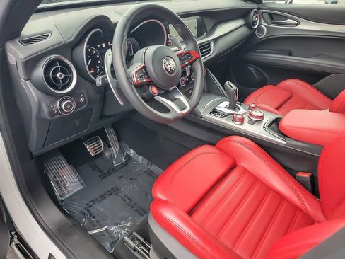 Used 2024 Alfa Romeo Stelvio Veloce image 9