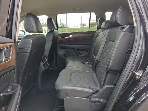 Used 2024 Volkswagen Atlas SE image 9