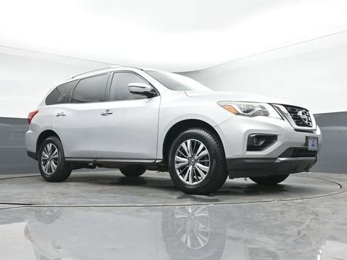 Used 2018 Nissan Pathfinder SL AWD/4WD image 37