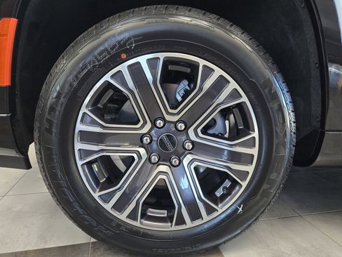 New 2025 Jeep Wagoneer 4WD image 9