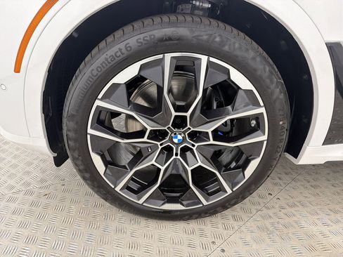 New 2026 BMW X7 xDrive40i w/ M Sport Package AWD/4WD image 11
