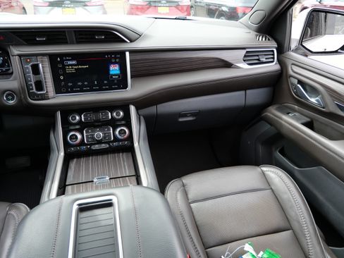 Used 2023 GMC Yukon XL Denali w/ Denali Reserve Package AWD/4WD image 11