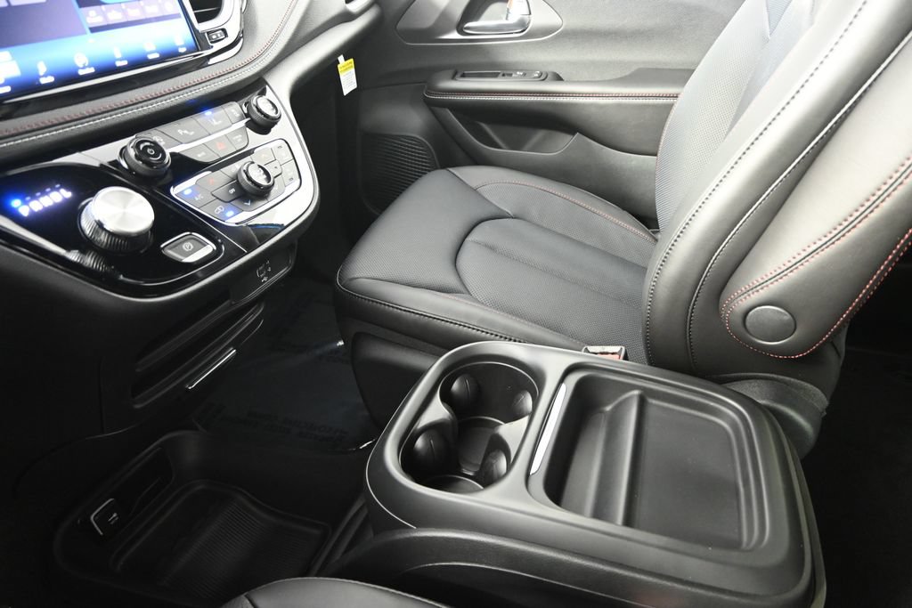 New 2027 Chrysler Pacifica Select AWD/4WD image 35
