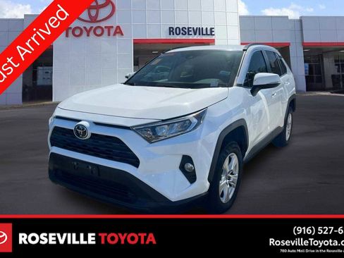 Used 2021 Toyota RAV4 XLE AWD/4WD image 1