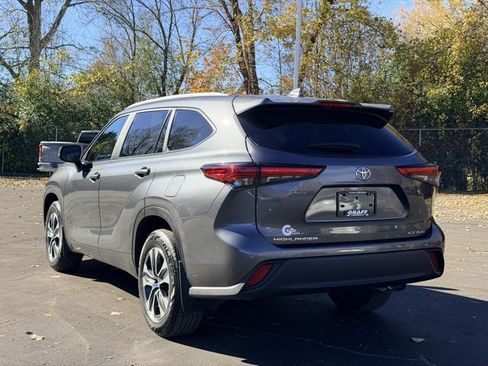 Used 2023 Toyota Highlander XLE image 5