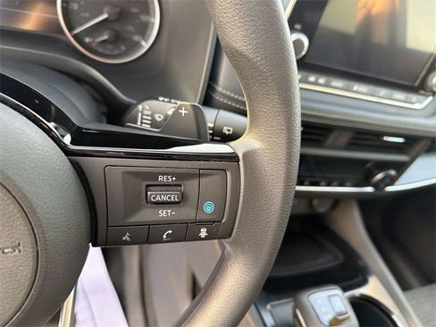 Used 2023 Nissan Rogue SV image 18