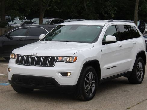 Used 2020 Jeep Grand Cherokee Laredo w/ Quick Order Package 2BN North AWD/4WD image 3