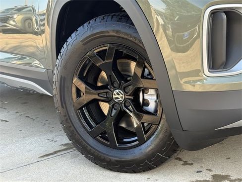 Certified 2025 Volkswagen Atlas Peak Edition SE image 2