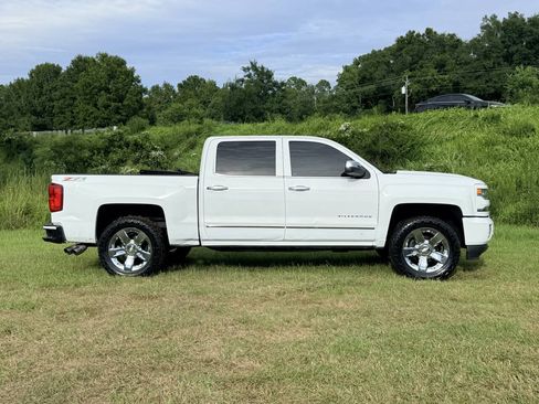 Used 2017 Chevrolet Silverado 1500 LTZ Z71 w/ LTZ Plus Package AWD/4WD image 6