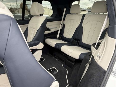 Used 2021 BMW X7 M50i image 8