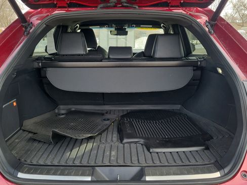 Used 2022 Toyota Venza Limited image 8