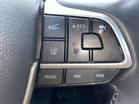 Used 2022 Toyota Highlander XSE image 17