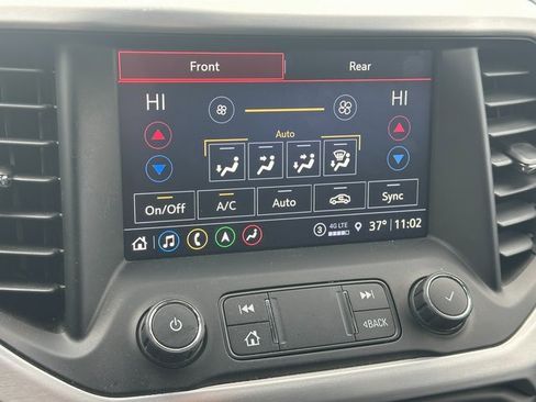 Used 2022 GMC Acadia SLT w/ Technology Package image 28