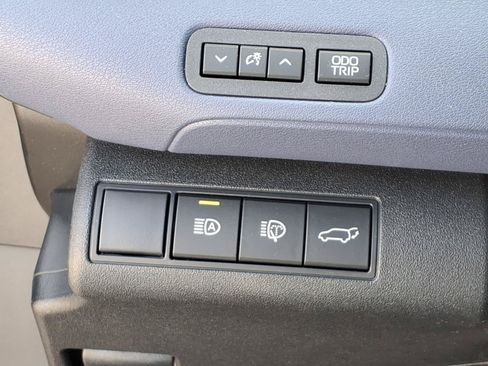 Used 2026 Subaru Solterra AWD/4WD image 28