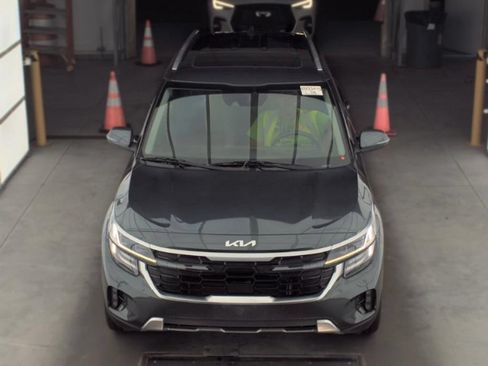 Used 2024 Kia Seltos SX w/ SX Sunroof Package AWD/4WD image 2