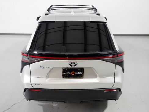 Used 2025 Toyota bZ4X XLE w/ Weather Package image 7