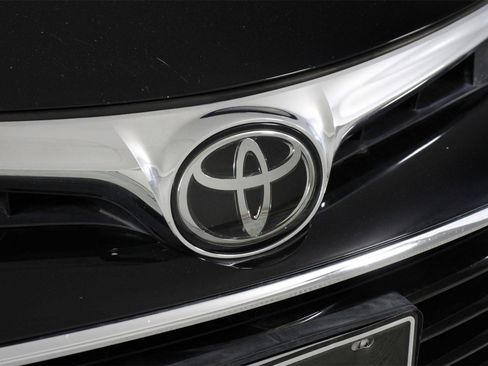Used 2017 Toyota Avalon Touring image 26