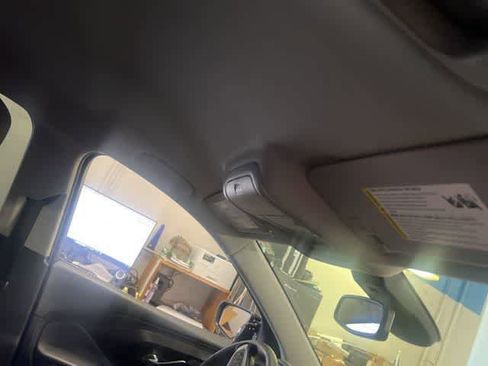 Used 2024 GMC Terrain SLE w/ Driver Convenience Package image 7