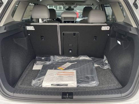 New 2024 Volkswagen Taos SE image 12