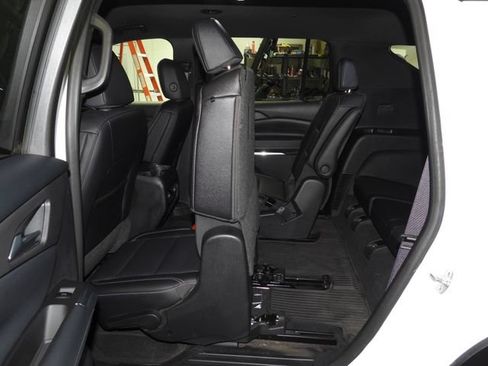 Used 2025 Chevrolet Traverse LT w/ Midnight/Sport Edition AWD/4WD image 31
