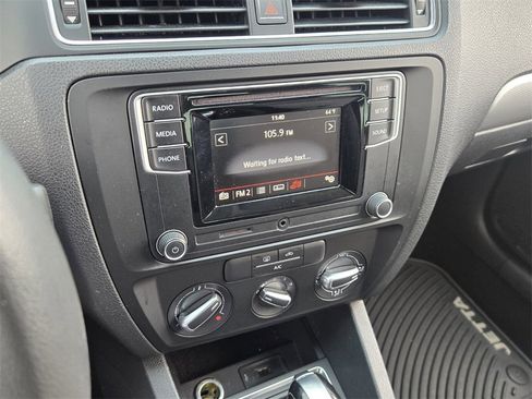 Used 2017 Volkswagen Jetta S image 19