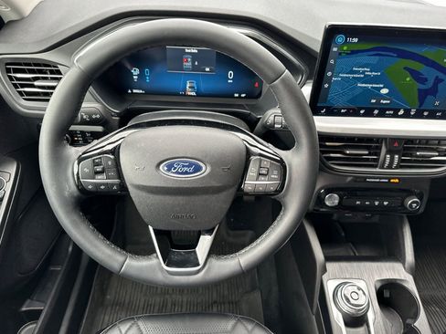 Used 2023 Ford Escape SE w/ PHEV Premium Package image 16