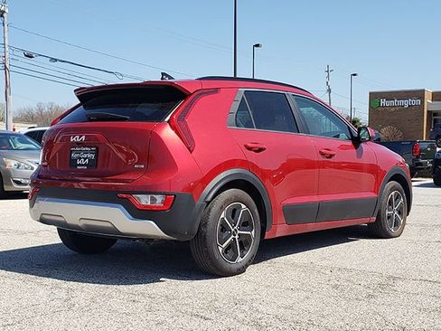 Certified 2024 Kia Niro LX image 8