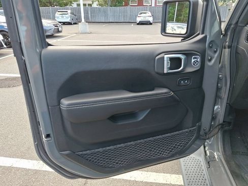 Used 2020 Jeep Wrangler Unlimited Sahara AWD/4WD image 13