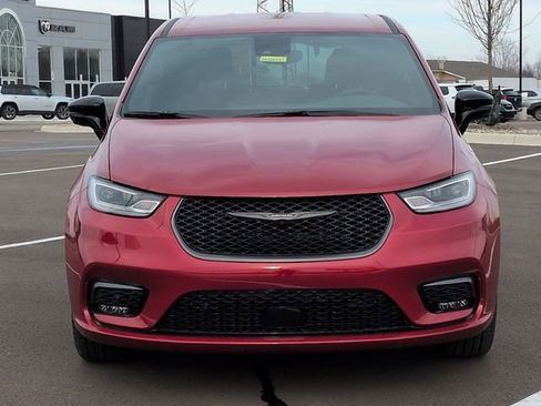 New 2026 Chrysler Pacifica Select FWD image 8