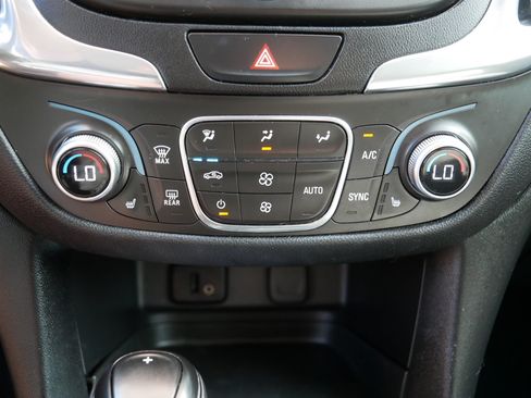Used 2018 Chevrolet Equinox LT AWD/4WD image 23
