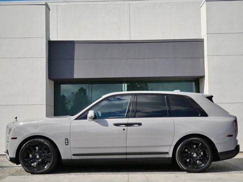 Used 2021 Rolls-Royce Cullinan image 3
