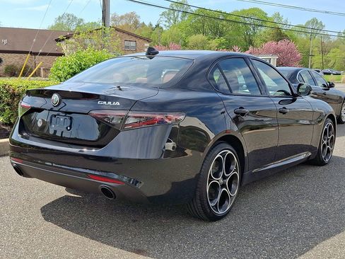 Used 2024 Alfa Romeo Giulia Ti w/ Performance Driving Package AWD/4WD image 5