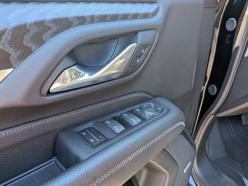 Used 2024 GMC Yukon XL Denali w/ Advanced Technology Package AWD/4WD image 8