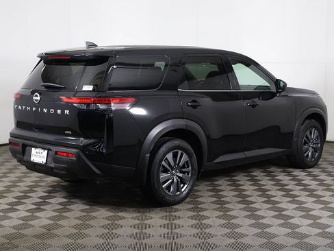 Used 2024 Nissan Pathfinder S image 8