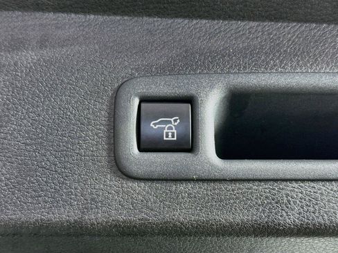 Certified 2025 Toyota Sienna XLE FWD image 39