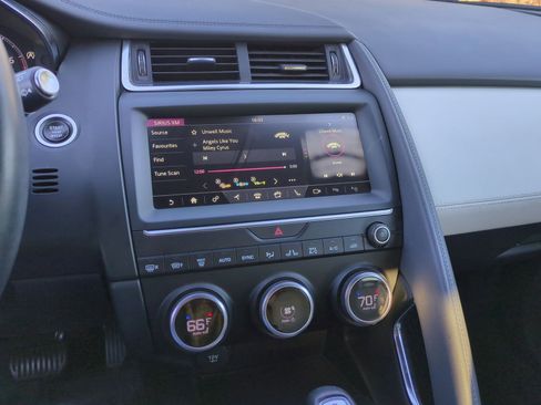 Used 2020 Jaguar E-PACE SE image 30