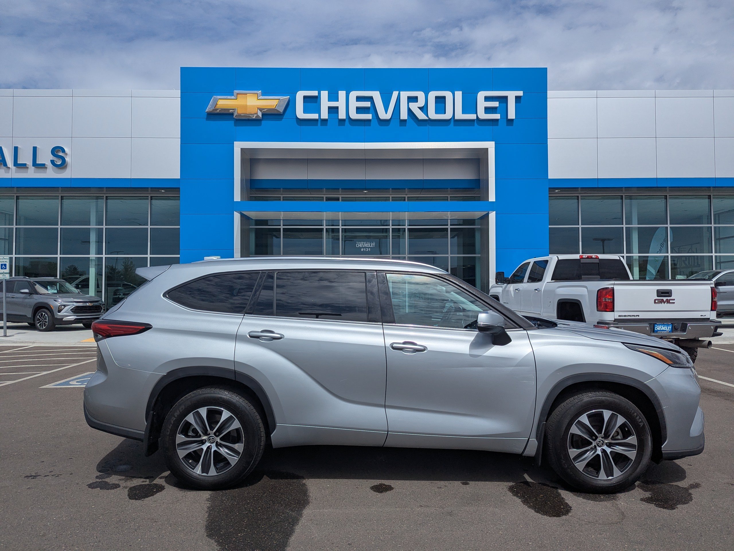 Used 2021 Toyota Highlander XLE AWD/4WD image 36