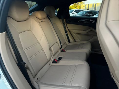 Used 2022 Porsche Cayenne Coupe image 25