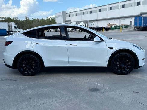 Used 2021 Tesla Model Y 2WD image 6