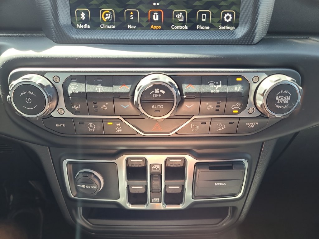Used 2020 Jeep Wrangler Unlimited Sahara AWD/4WD image 22