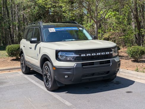 New 2025 Ford Bronco Sport Outer Banks AWD/4WD image 2