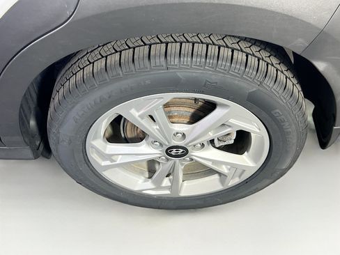 Used 2023 Hyundai Kona SEL AWD/4WD image 28